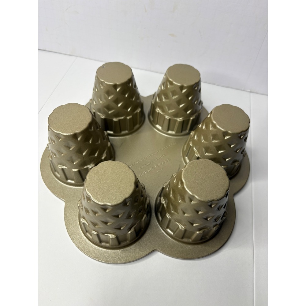 Nordic Ware Ice Cream Cone Cupcake Pan Gold Cast Aluminum 6 Cup 4.5 Cup Capacity - Picture 4 of 5